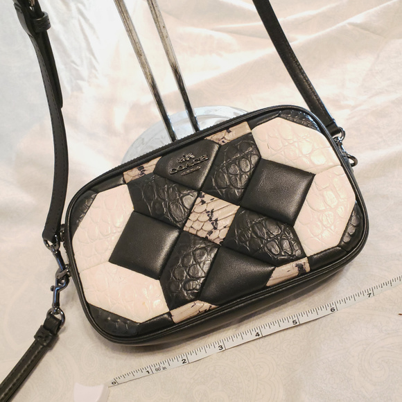 Coach Handbags - Coach Pebble Leather Wristlet Quilted Crossbody